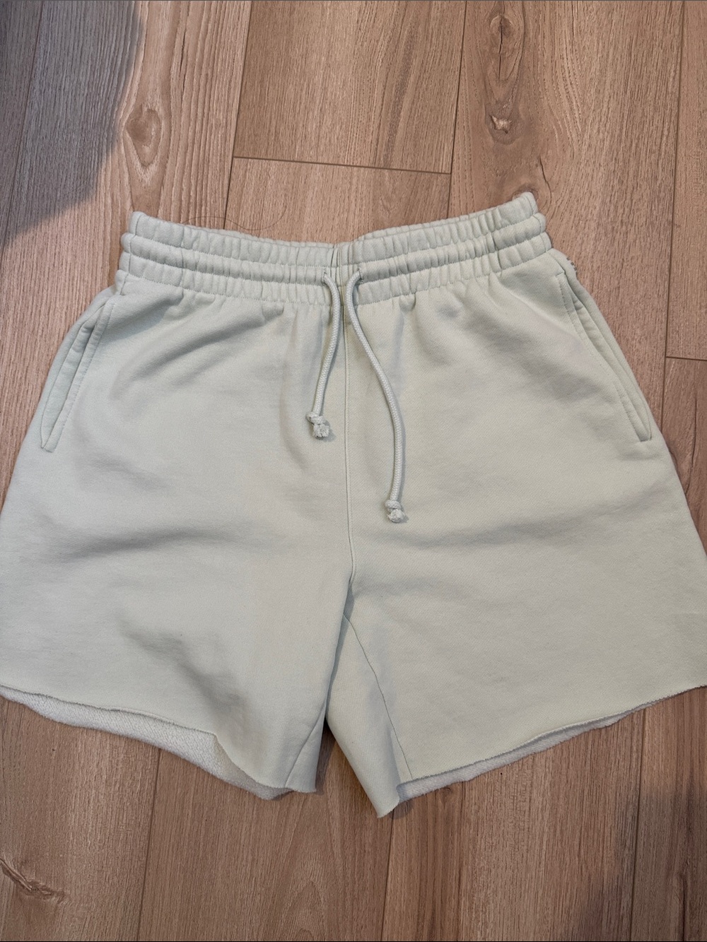 Womens Aritzia cozy boyfriend midthigh shorts size M